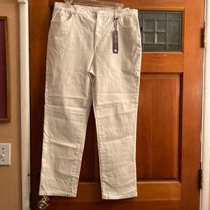 NWT Gloria Vanderbilt White Slimming Pants